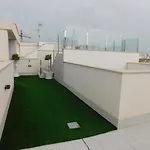 Modern And Cosy Close To The Апартаменти *