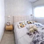 Апартаменти Modern And Cosy Close To The