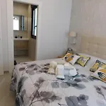 아파트 Modern And Cosy Close To The